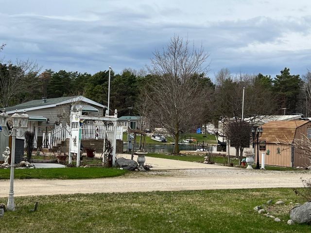 2221 Grass Lake Avenue 285, Lake, MI 48632