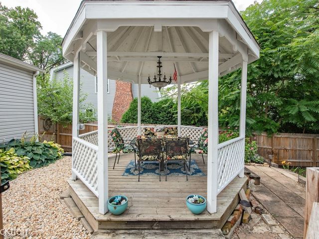 1515 Hill Avenue, Wheaton, IL 60187