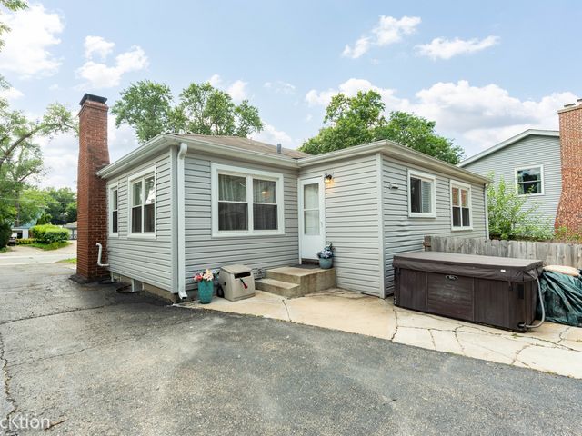 1515 Hill Avenue, Wheaton, IL 60187