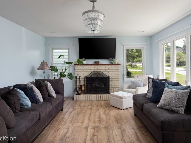 1515 Hill Avenue, Wheaton, IL 60187