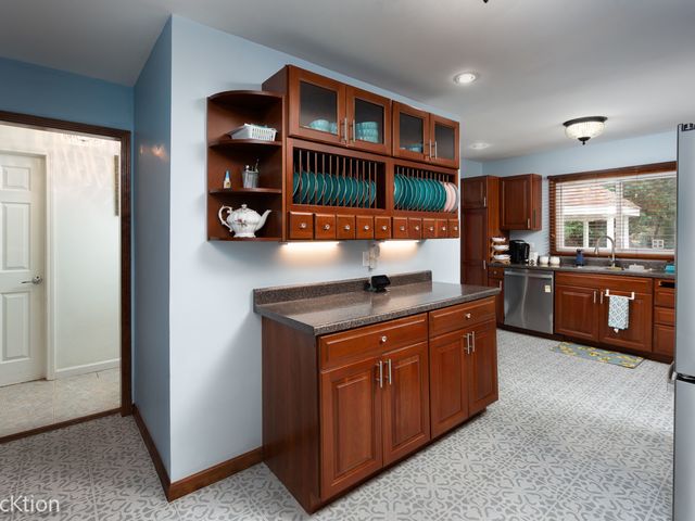 1515 Hill Avenue, Wheaton, IL 60187