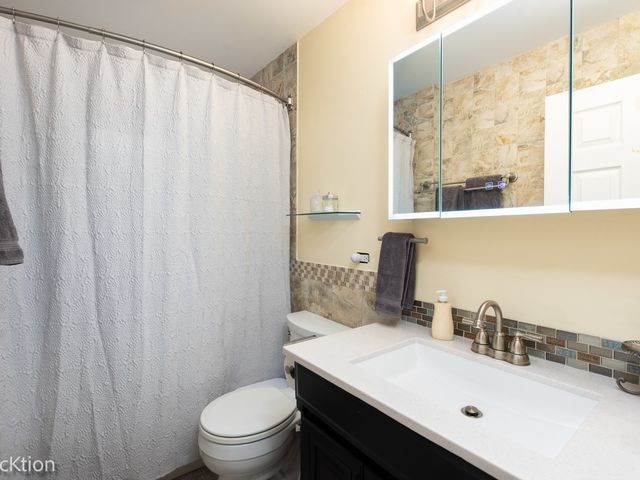 1515 Hill Avenue, Wheaton, IL 60187