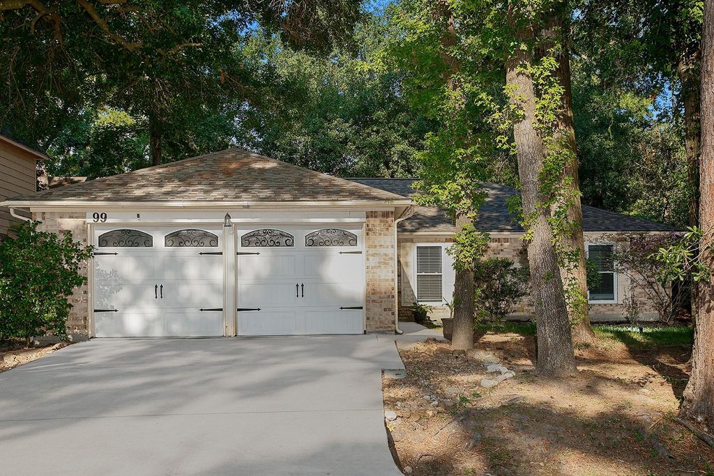 99 N Deerfoot Circle, The Woodlands, TX 77380