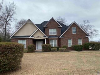 2001 Pin Oak, Bonaire, GA 31005