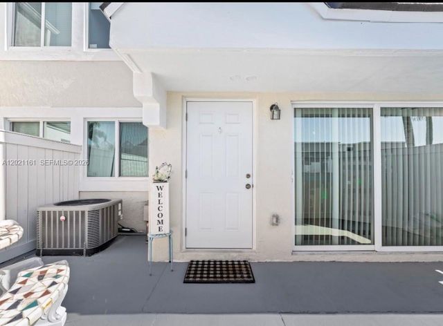 4550 SW 68th Ct Cir 51-8, Miami, FL 33155