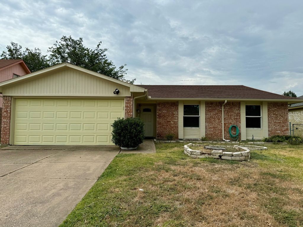 2312 Versailles Drive, Carrollton, TX 75007