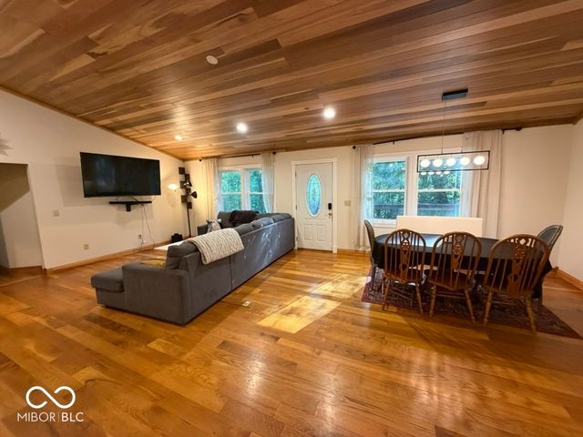 5820 E Robinson Road, Bloomington, IN 47408