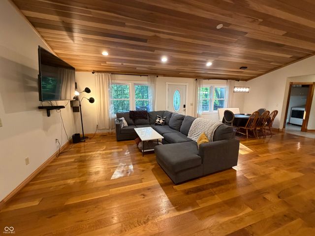 5820 E Robinson Road, Bloomington, IN 47408