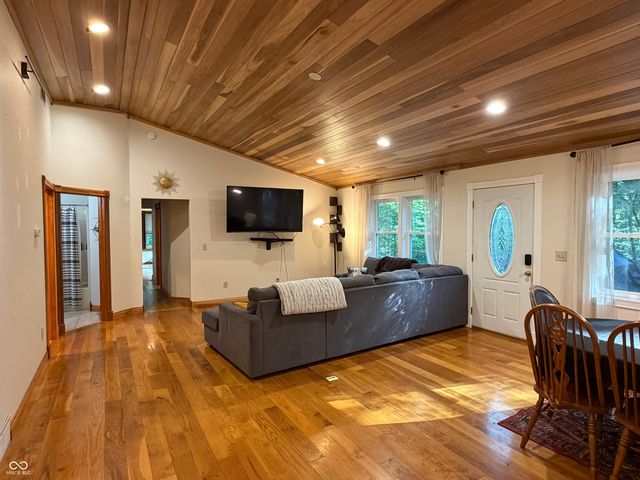 5820 E Robinson Road, Bloomington, IN 47408