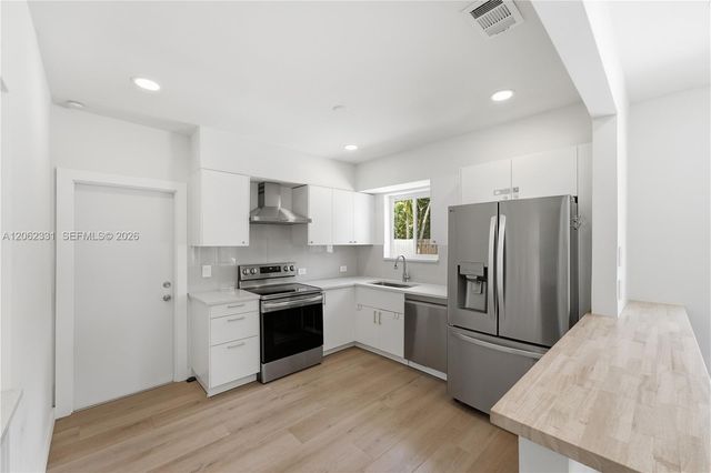 10801 Peachtree Dr, Miami, FL 33161
