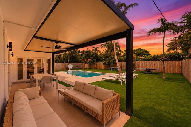 10801 Peachtree Dr, Miami, FL 33161