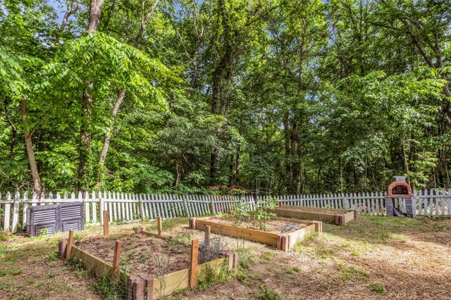 2017 Shawnee Ln, Greenbrier, TN 37073