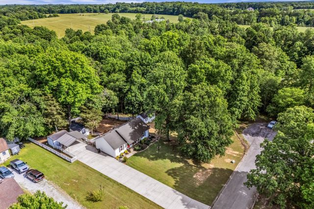 2017 Shawnee Ln, Greenbrier, TN 37073