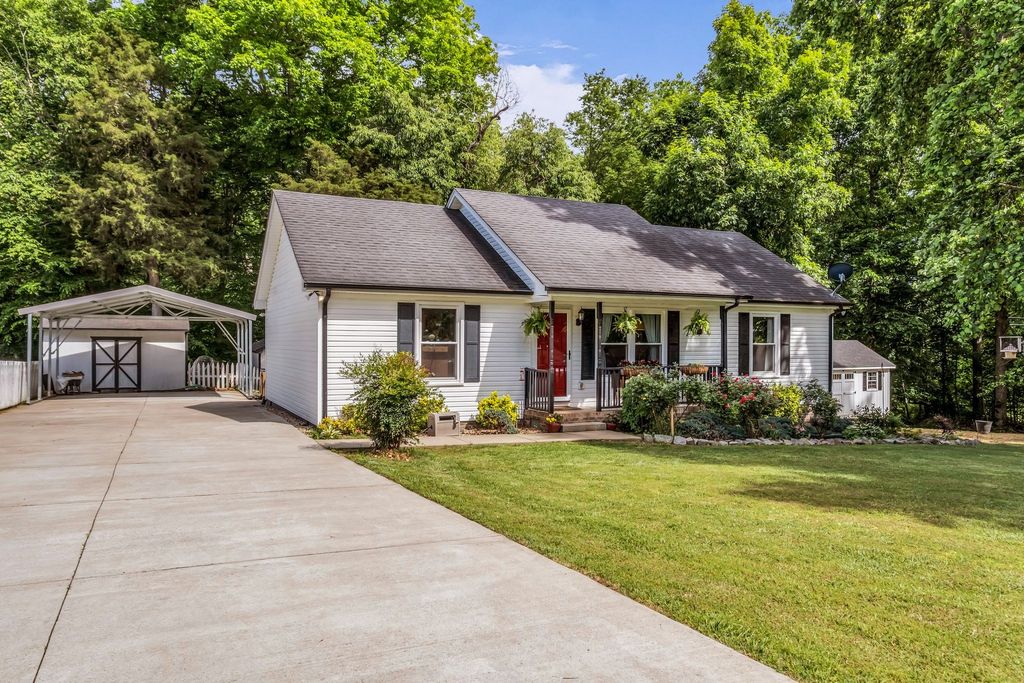 2017 Shawnee Ln, Greenbrier, TN 37073