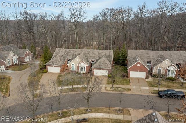 40548 Lenox Park Drive, Novi, MI 48377
