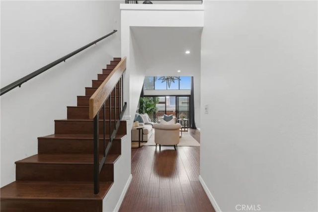 8180 Manitoba 330, Playa Del Rey, CA 90293