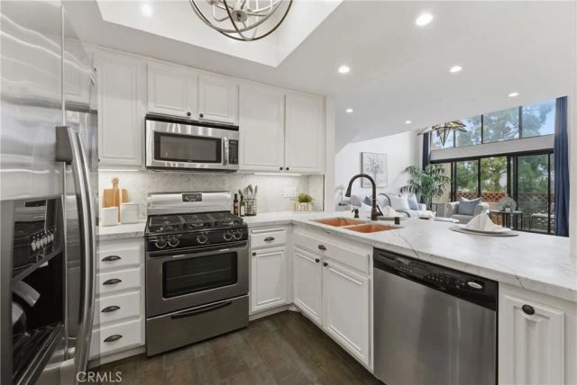 8180 Manitoba 330, Playa Del Rey, CA 90293