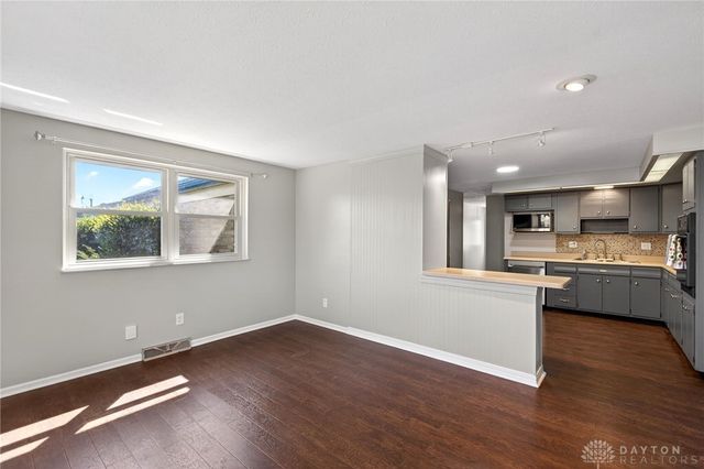 549 E Alkaline Springs Road, Vandalia, OH 45377