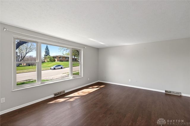 549 E Alkaline Springs Road, Vandalia, OH 45377