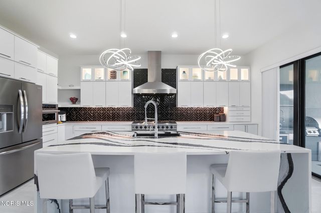 1125 Hunting Creek Drive, Perrysburg, OH 43551