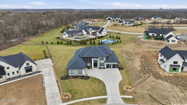 1125 Hunting Creek Drive, Perrysburg, OH 43551
