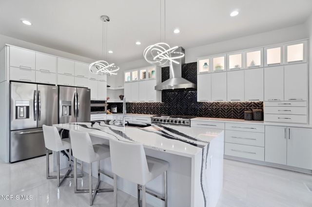 1125 Hunting Creek Drive, Perrysburg, OH 43551