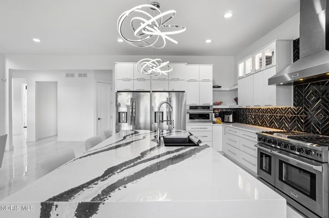 1125 Hunting Creek Drive, Perrysburg, OH 43551