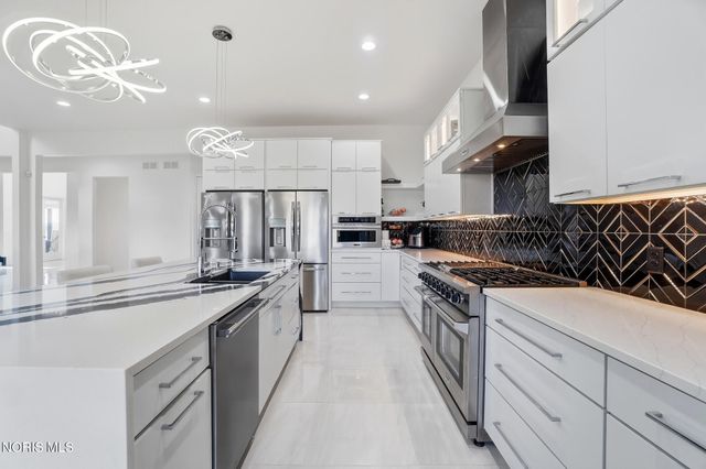 1125 Hunting Creek Drive, Perrysburg, OH 43551
