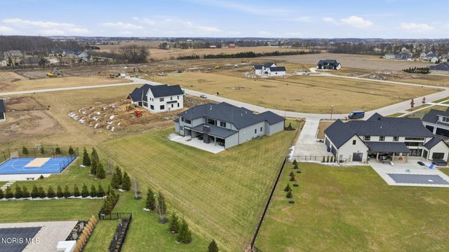 1125 Hunting Creek Drive, Perrysburg, OH 43551