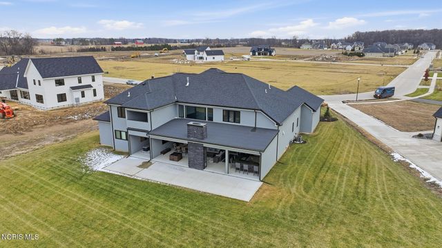 1125 Hunting Creek Drive, Perrysburg, OH 43551
