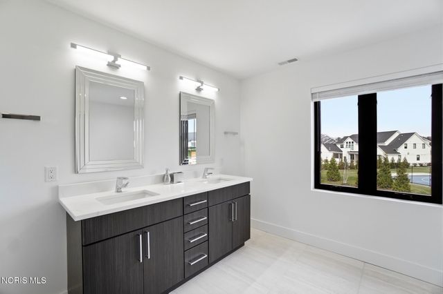 1125 Hunting Creek Drive, Perrysburg, OH 43551