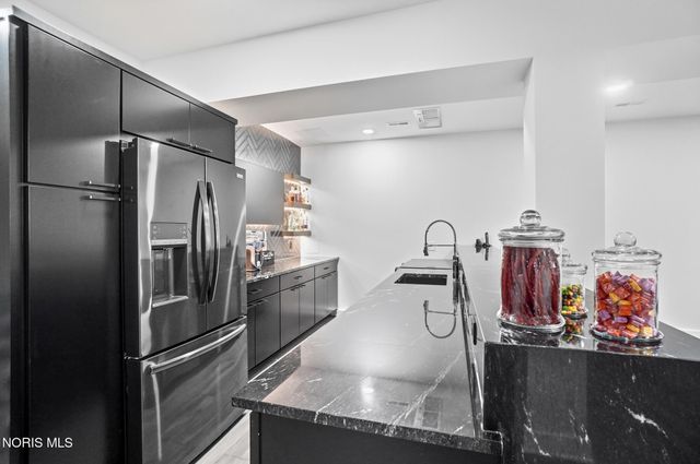 1125 Hunting Creek Drive, Perrysburg, OH 43551