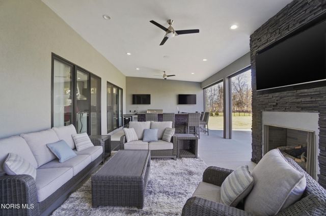 1125 Hunting Creek Drive, Perrysburg, OH 43551