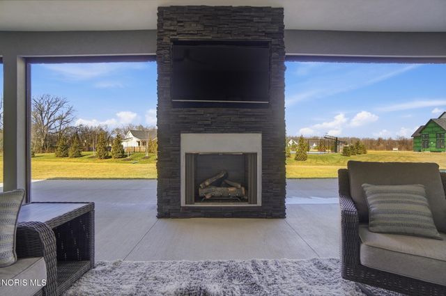 1125 Hunting Creek Drive, Perrysburg, OH 43551