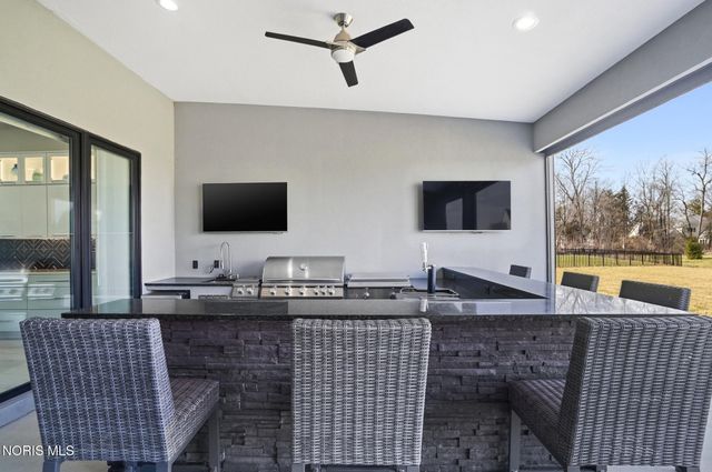 1125 Hunting Creek Drive, Perrysburg, OH 43551