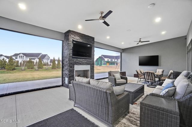 1125 Hunting Creek Drive, Perrysburg, OH 43551