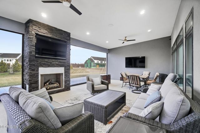 1125 Hunting Creek Drive, Perrysburg, OH 43551