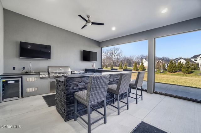 1125 Hunting Creek Drive, Perrysburg, OH 43551
