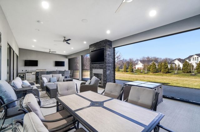 1125 Hunting Creek Drive, Perrysburg, OH 43551