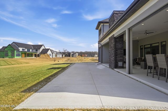 1125 Hunting Creek Drive, Perrysburg, OH 43551