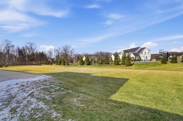 1125 Hunting Creek Drive, Perrysburg, OH 43551