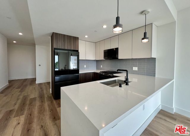 5801 Camerford Avenue PH2, Los Angeles, CA 90038