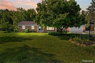 13404 Sequoia Lane, South Lyon, MI 48178