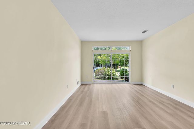 146 Greenlawns Drive, Lakewood, NJ 08701