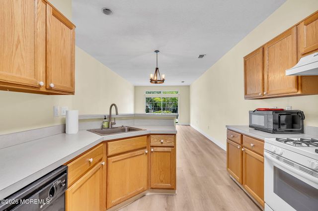 146 Greenlawns Drive, Lakewood, NJ 08701