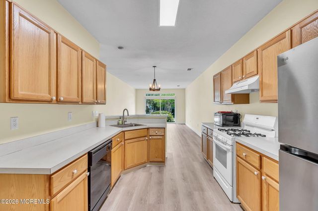 146 Greenlawns Drive, Lakewood, NJ 08701