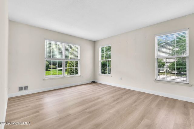 146 Greenlawns Drive, Lakewood, NJ 08701