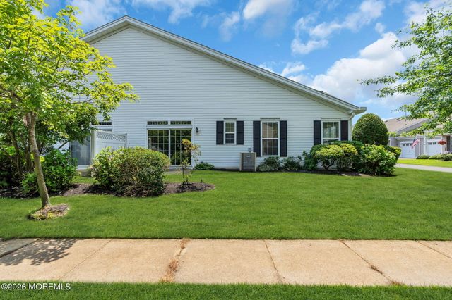 146 Greenlawns Drive, Lakewood, NJ 08701