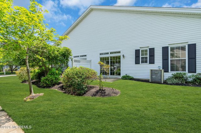 146 Greenlawns Drive, Lakewood, NJ 08701