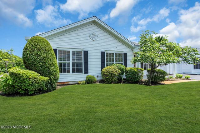 146 Greenlawns Drive, Lakewood, NJ 08701